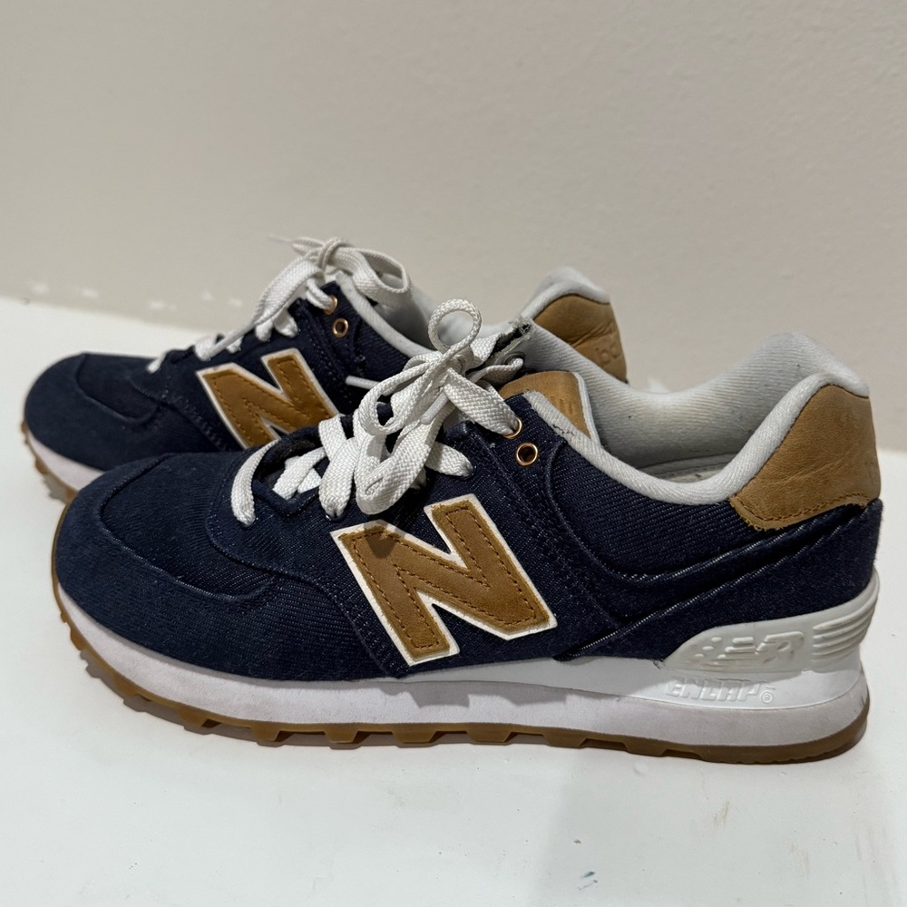 Women’s New Balance 574 Navy and Tan